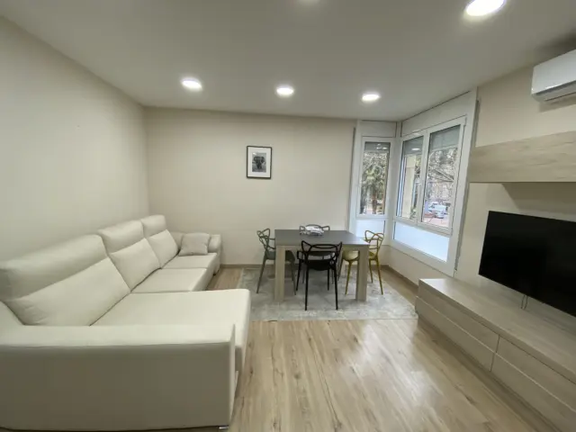 Apartment on Rambla de Prim photo 2
