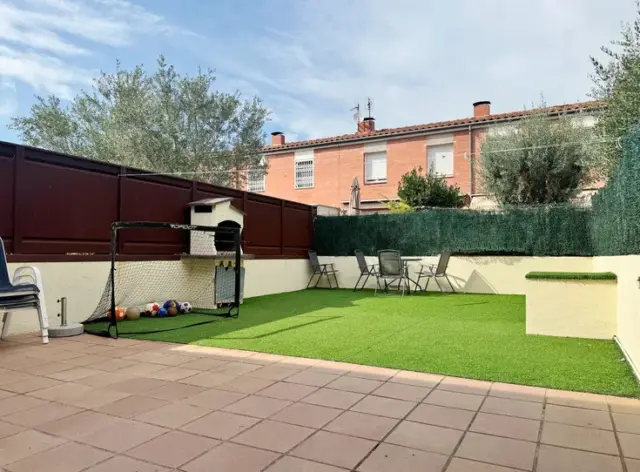 Semi-detached house on Carrer del Xerric, 18