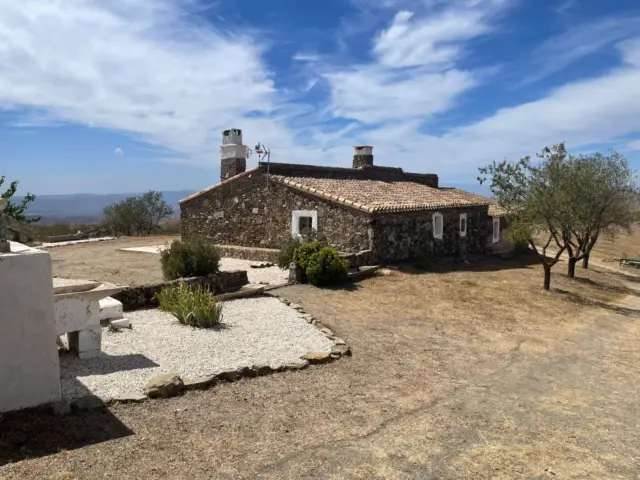 Rustic finca on Cabezo de La Jara Street