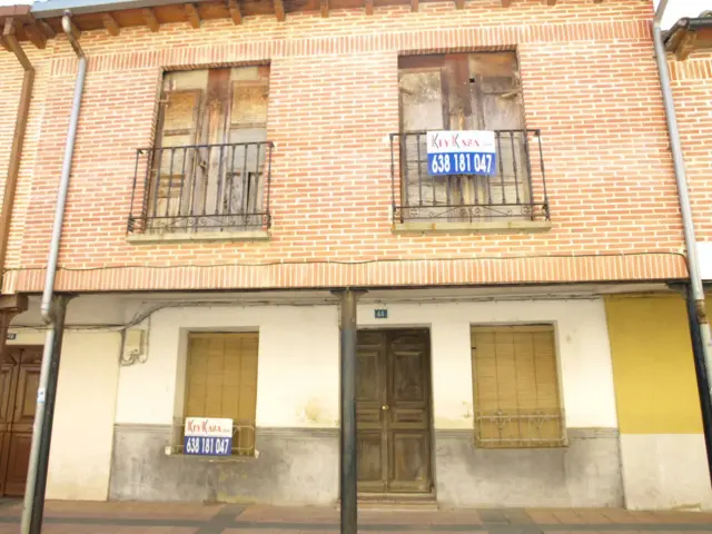 Casa adosada en venta en Calle de la Constitución, Villalón de Campos de 23.000 €