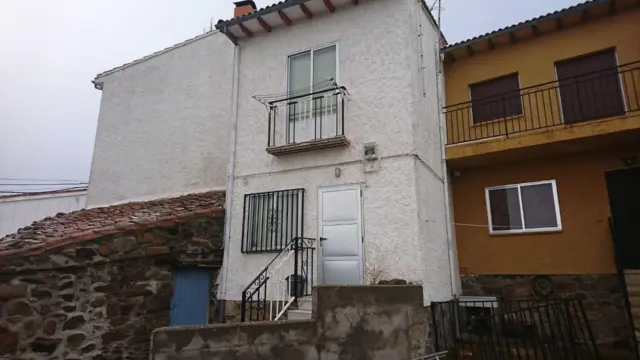 Casa en venta en Calle Abajo Ortigosa, Número 22, Navalperal de Tormes de 42.000 €