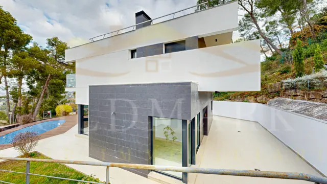 Detached house on Avenida Can Montmany, no. 98 photo 93