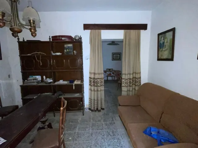 House on Avenida de San Lorenzo, 1