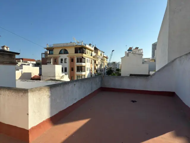 Townhouse on Calle de Azucena, 9
