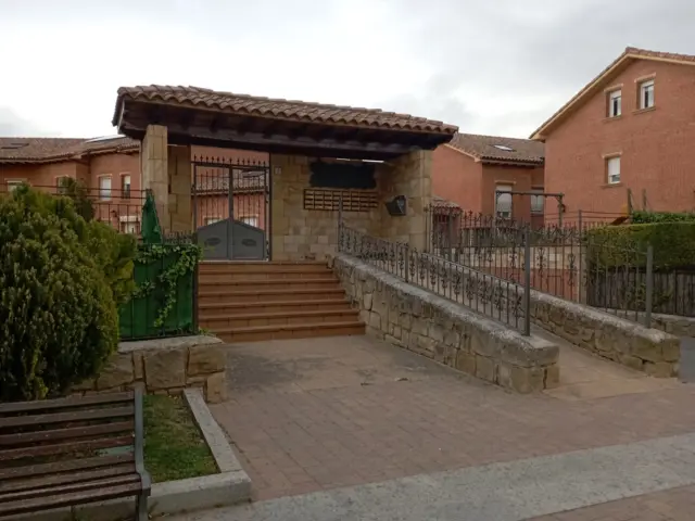 Casa adosada en venta en Carretera de Entrena, Navarrete de 230.000 €