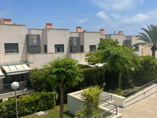 Casa adosada en venta en Carrer del Morros Alts, El Campello Playa (El Campello) de 485.000 €