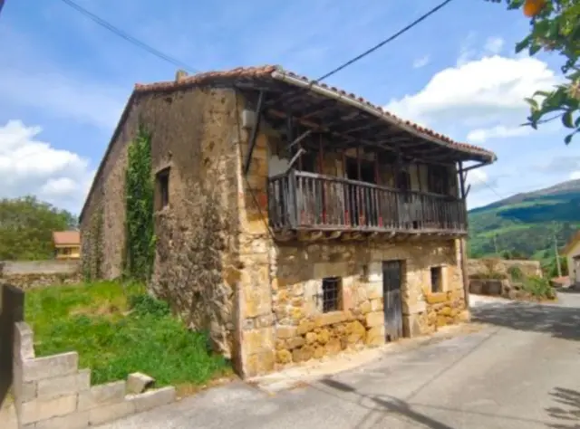 Casa en venta en Barrio de San Vicente de Toranzo en San Vicente de