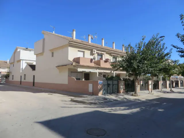 Terraced house at Calle del Río Eo, 47