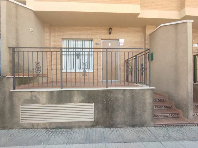 Semi-detached house on Calle de las Escuelas