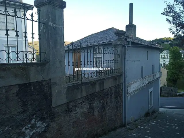 House for sale in Calle Melquíades Álvarez, Boal of 42.000 €