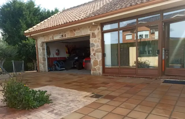 Single-family detached house in Campo Real photo 2