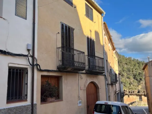 Rustic house on Carrer Major