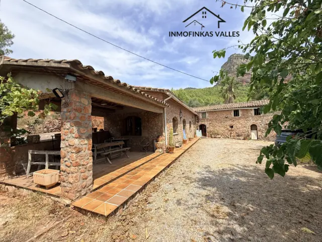 Rustic Finca on Carrer del Camí de Can Quintanes photo 3