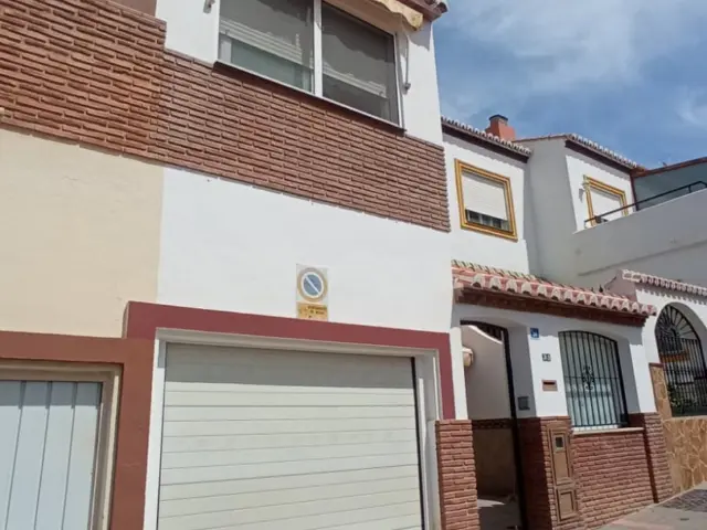 Casa en venta en Calle del Río de las Pasadas, cerca de Calle del Río Adra, Las Lagunas (Mijas) de 309.000 €