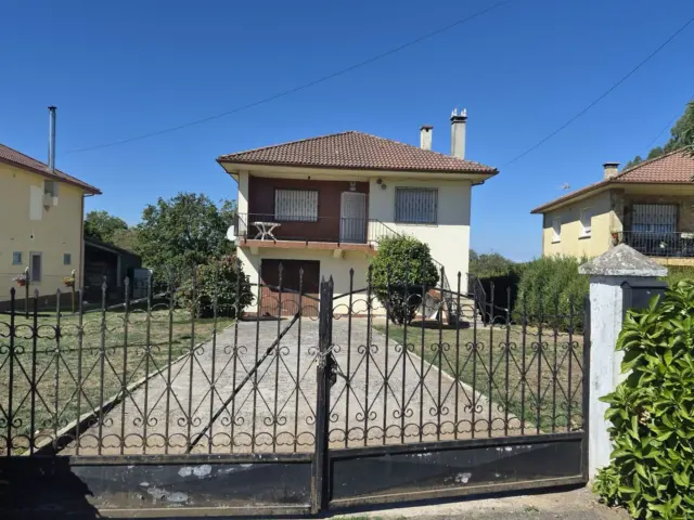 House on Calle Lugar Medoña, No. 2