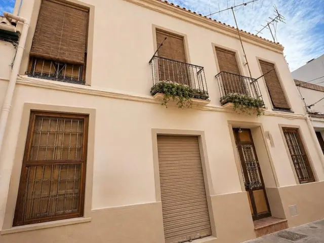 Casa en calle de las Artes