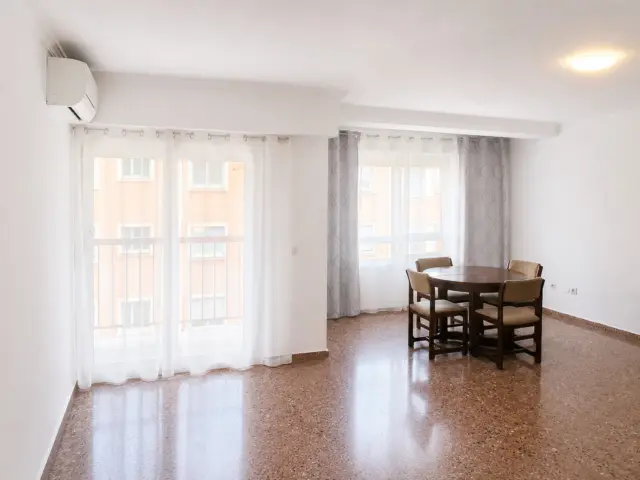 Apartment on Carrer Ronda de Bruguières