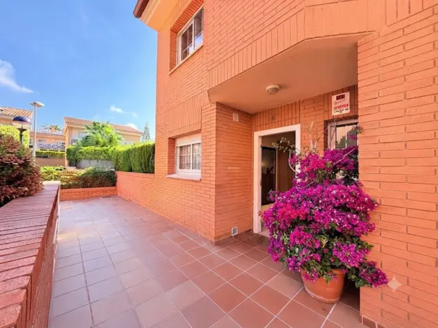 Semi-detached house on Carrer de Joaquim Mir