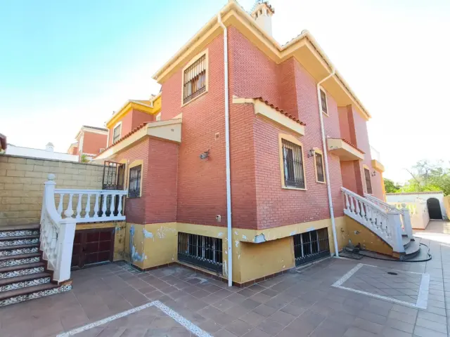 Semi-detached chalet in Manantiales-Cortijos del Sol-Fuensanguínea