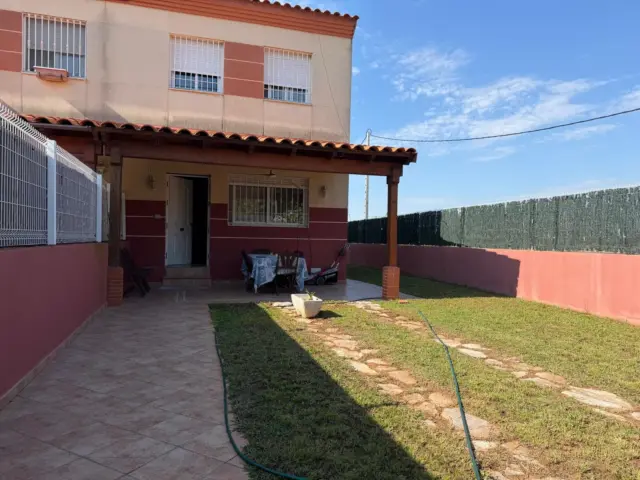 Terraced house in Camino de los Catalans