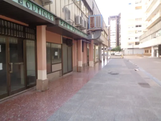 Local comercial en alquiler en Pasaje de las Residencias Luz, Jaume Roig (Distrito El Pla del Real. València Capital) de 1.000 €<span>/mes</span>