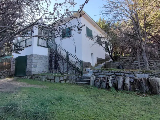 Detached chalet for sale in Calle del Guadiana, Las Zorreras-Monte Encinar (El Escorial) of 309.000 €