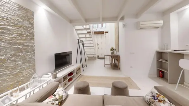 Loft-style apartment on Calle de Trinitarios photo 7