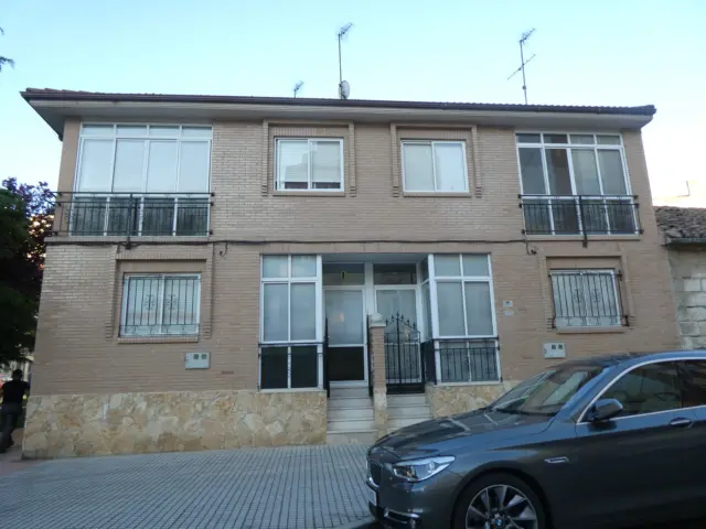 Semi-detached house for sale in Calle de Colonia, El Crucero-Cortes (Burgos Capital) of 290.000 €