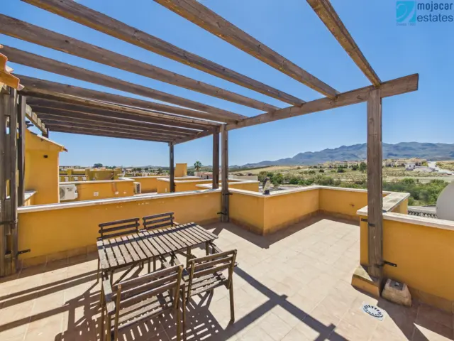 Chalet pareado en calle Amapolas, 51