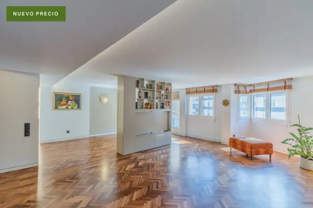 Apartment on Avenida de Maisonnave, 28