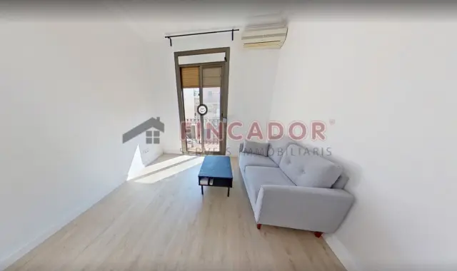 Apartment on Passeig del Comte de Barcelona Joan de Borbó