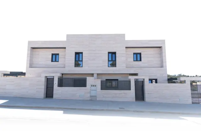 Casa unifamiliar en venda a Calle del Lobo, 56, Olías del Rey de 325.000 €