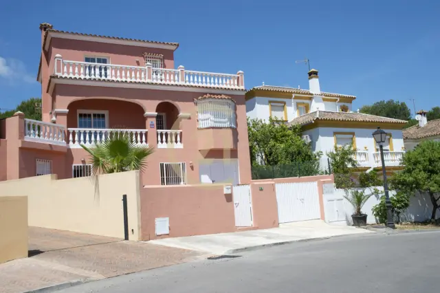 Casa unifamiliar en venta en Calle de Bailén, cerca de Calle de Barbesula, Núcleo (San Roque) de 330.000 €