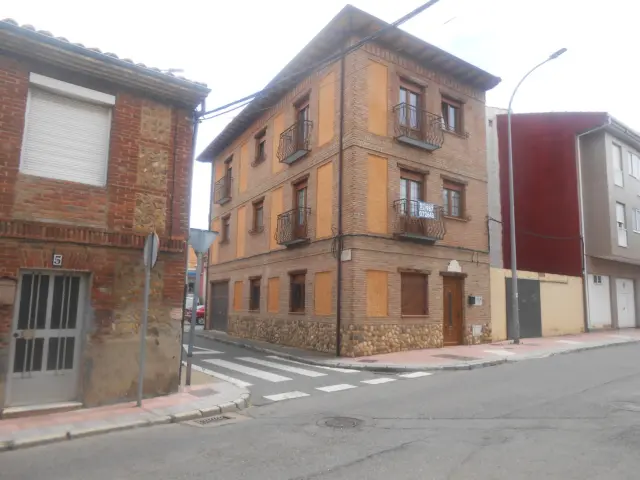 Einfamilienhaus in verkauf in Calle de Victoriano Martínez, Puente Castro (León Capital) von 220.000 €