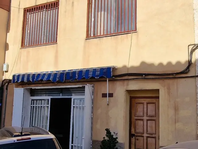 Casa adosada en venta en Calle de Santiago, Totana de 105.000 €