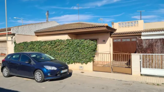Casa adosada en venta en Carrer de Benito Pérez Galdós, Núcleo (Pilar de la Horadada) de 199.000 €