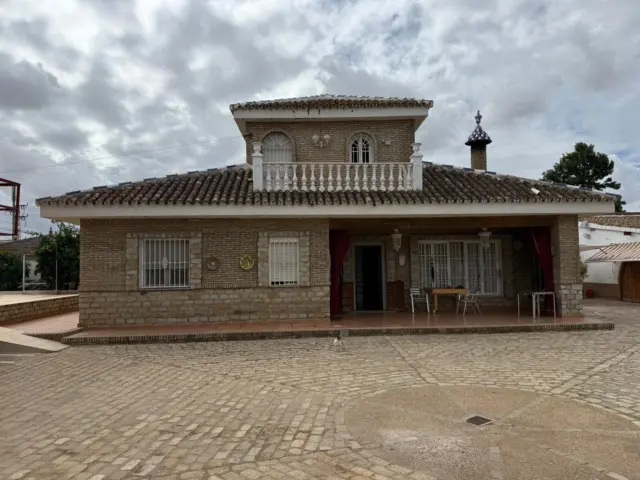 Chalet unifamiliar en calle de Macarena, 95