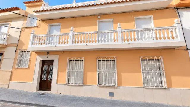 Chalet adosado en calle del Cabo