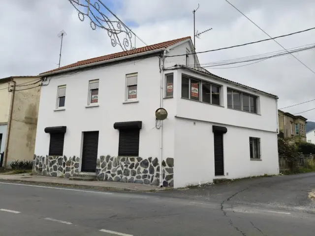 House on Carretera San Adrian de Veiga, No. 94