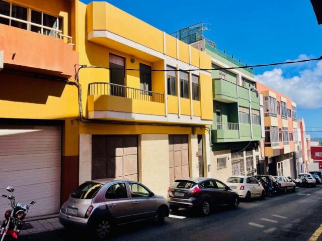 Casa Adosada En Venta En Lomo Apolinario En Ciudad Alta Por 250 000