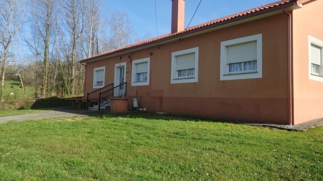 Casa en venta en Calle Laxe, Número 9 en Vilasantar por 112,000