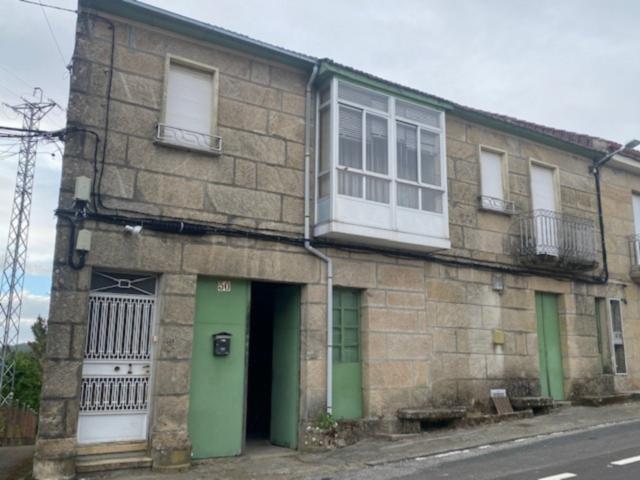 Casa adosada en venta en Parada de Amoeiro en Amoeiro por 42,000