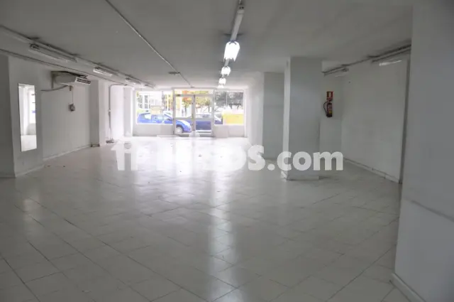 Local comercial en alquiler en Avenida de Modesto Lafuente, número SN, Campo de la Juventud-Santiago (Palencia Capital) de 990 €<span>/mes</span>