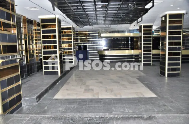 Local comercial en venta en Paseo de los Frailes, Campo de la Juventud-Santiago (Palencia Capital) de 300.000 €