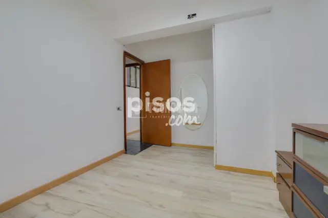 Piso en venta en Roquetes, Roquetes (Distrito Nou Barris. Barcelona Capital) de 130.000 €