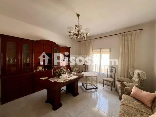 Casa adosada en venta en Valdepeñas