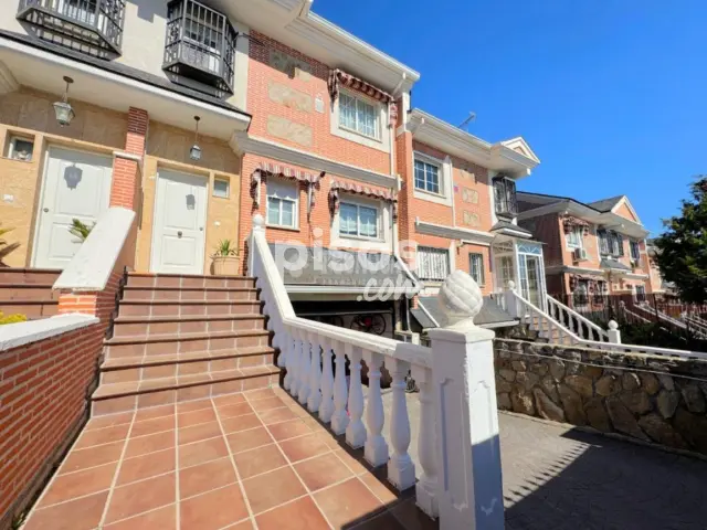 Casa adosada en venta en Castañeras, Castañeras (Arroyomolinos) de 544.900 €
