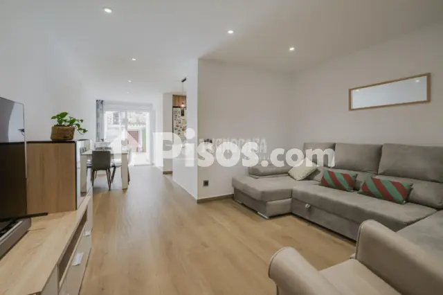 Casa adosada en venta en Hostafrancs, Hostafrancs (Distrito Centre-Covadonga. Sabadell) de 330.000 €