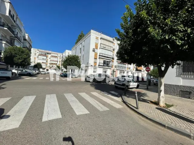 Piso en venta en Calle Regimiento de Soria, La Salle-Pino Flores (Distrito Macarena. Sevilla Capital) de 169.000 €