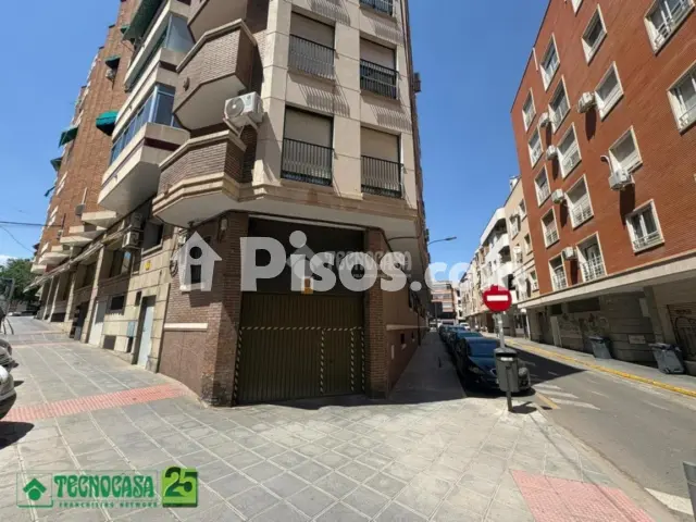 Garaje en venta en Plaza de Toros-La Guija-Santa María-Ciudad Jardín-Los Rosales